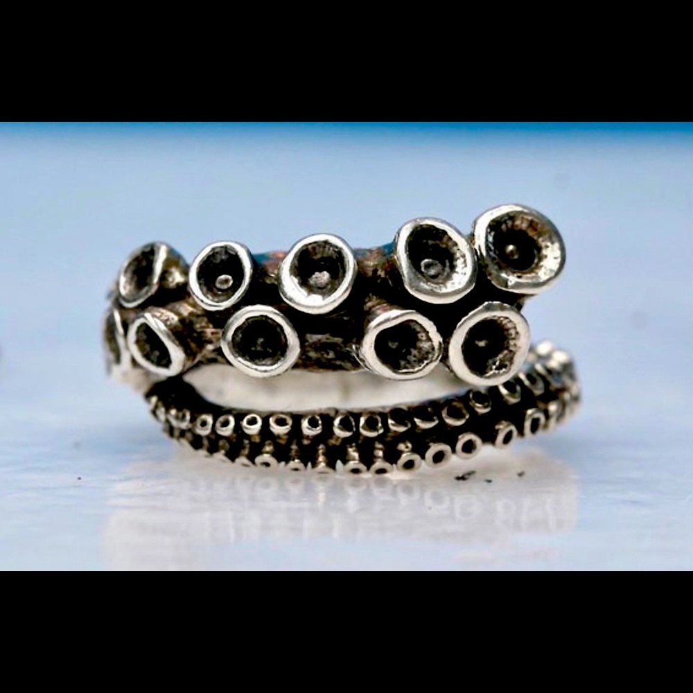 Octopus tentacle ring made of sterling silver